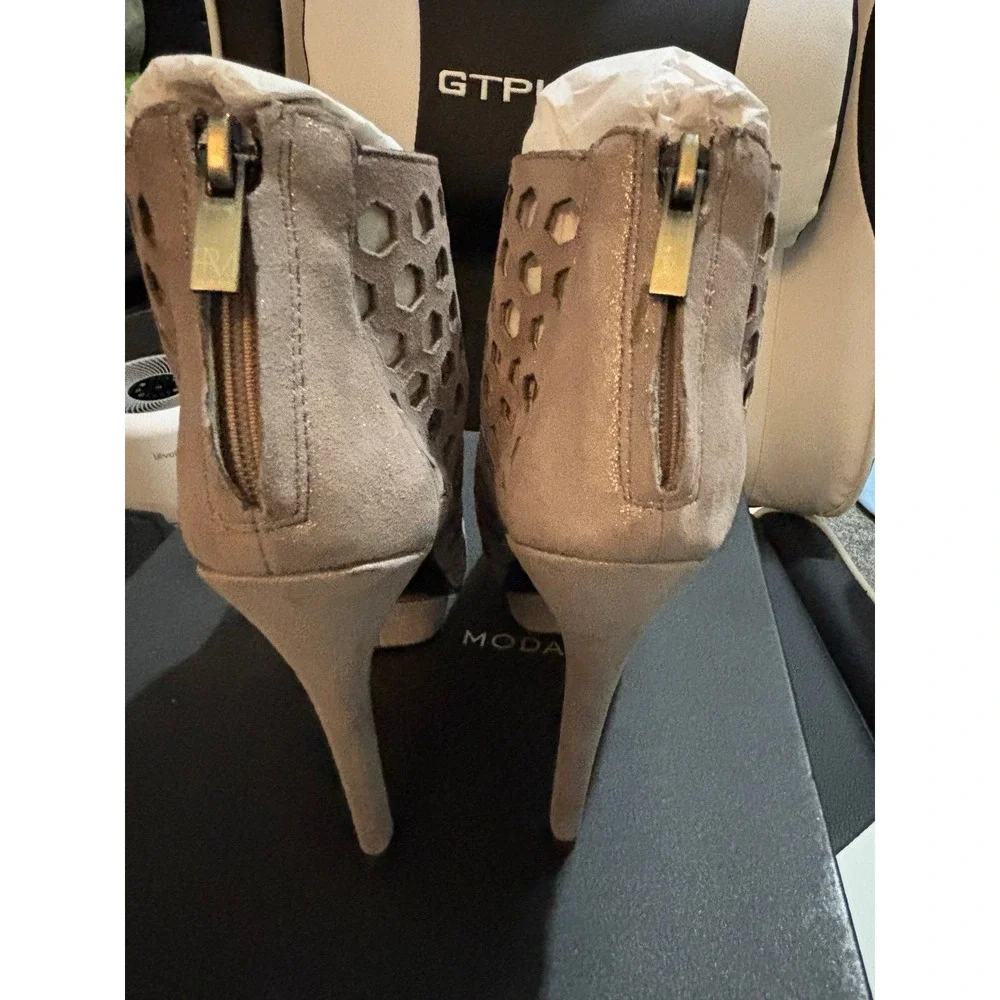 Pelle Moda Taupe Dark Shimmer Kid Suede Open Toed Platform Heels Size 6M NIB